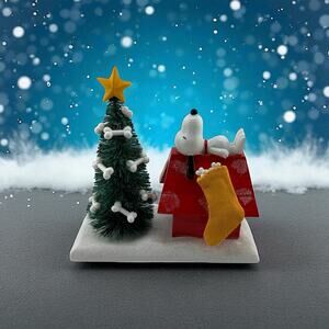 Department 56 Peanuts Snoopy Doghouse "Tasty Tree" Christmas Figurine 2016